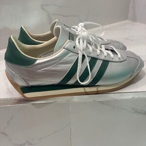 Adidas country OG silver with green
